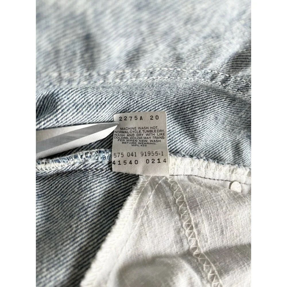 Levi’s 504 Vintage Leather Tag 46 X 30, Medium‎ Wash Relaxed Fit  (45X30 Actual)